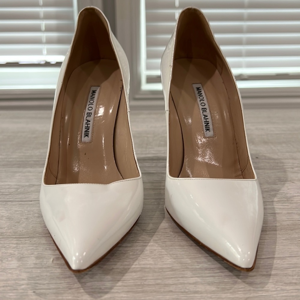 White  patent leather with some markings. Size 7 manolo blahnik